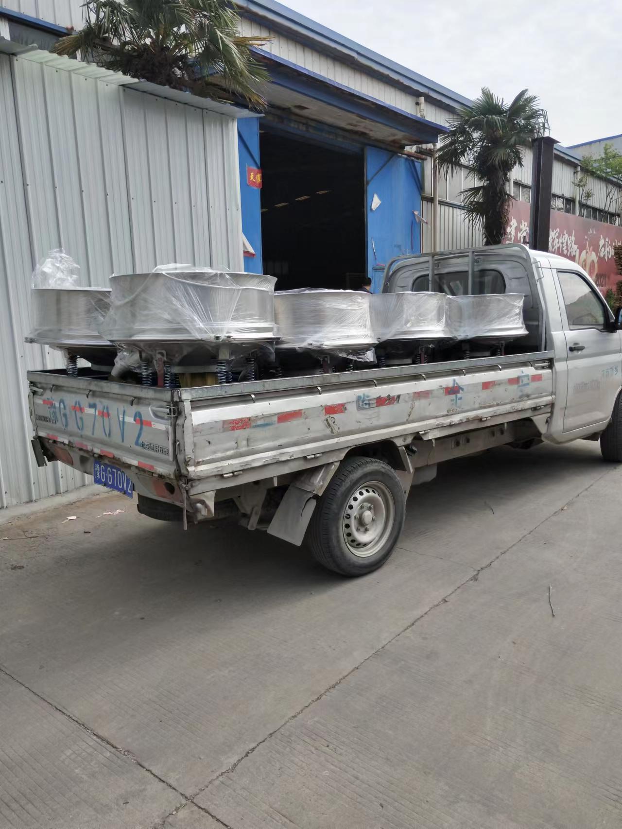 山東的某公司在我廠訂購(gòu)的一批中頻篩發(fā)貨通知